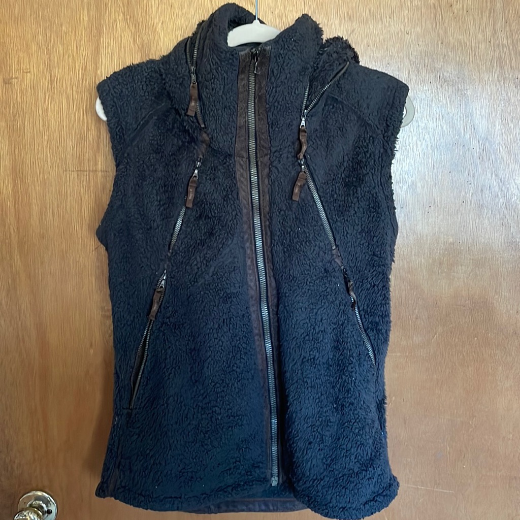 Khl Sherpa Vest. Hunter Green With Brown Leather Accents